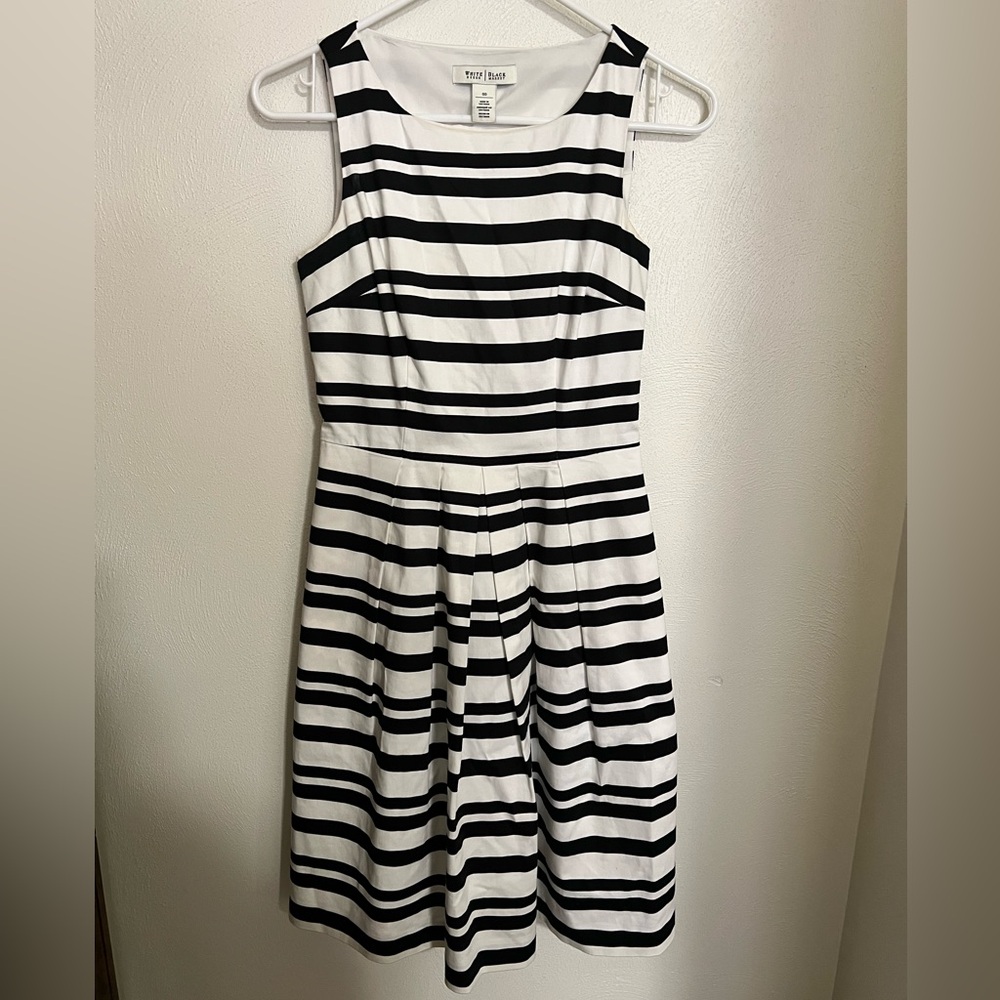 WHITE HOUSE BLACK MARKET Classic Striped Pleated Dress Black White Women's Sz 00